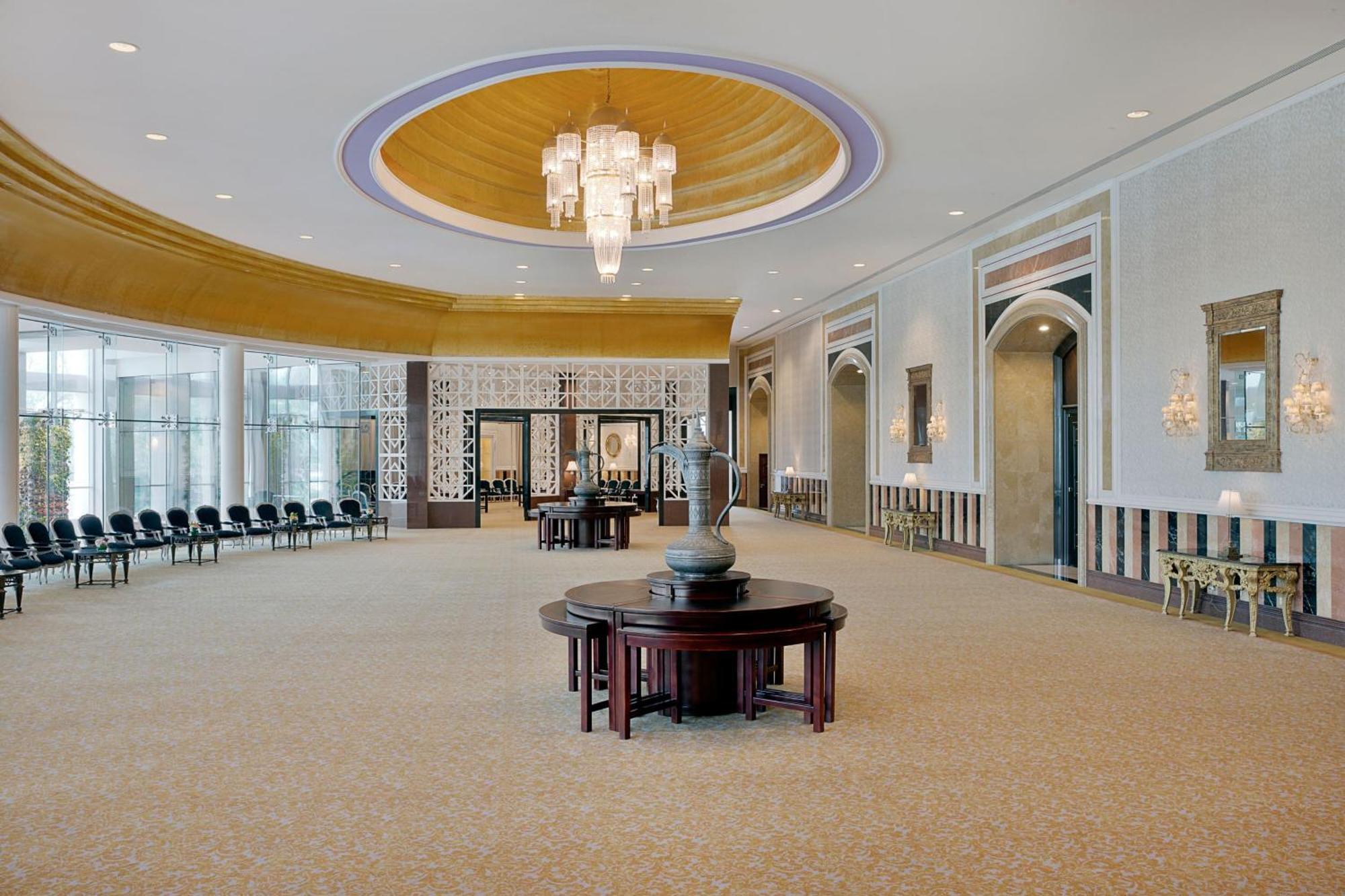 The Ritz-Carlton, Doha Hotel Exterior photo The interior of the hotel