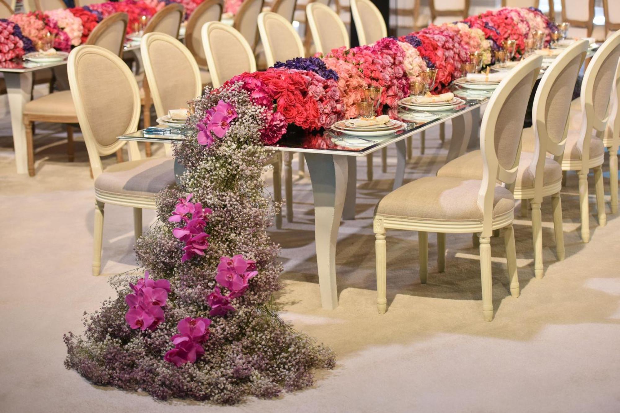 The Ritz-Carlton, Doha Hotel Exterior photo A table decorated with flowers