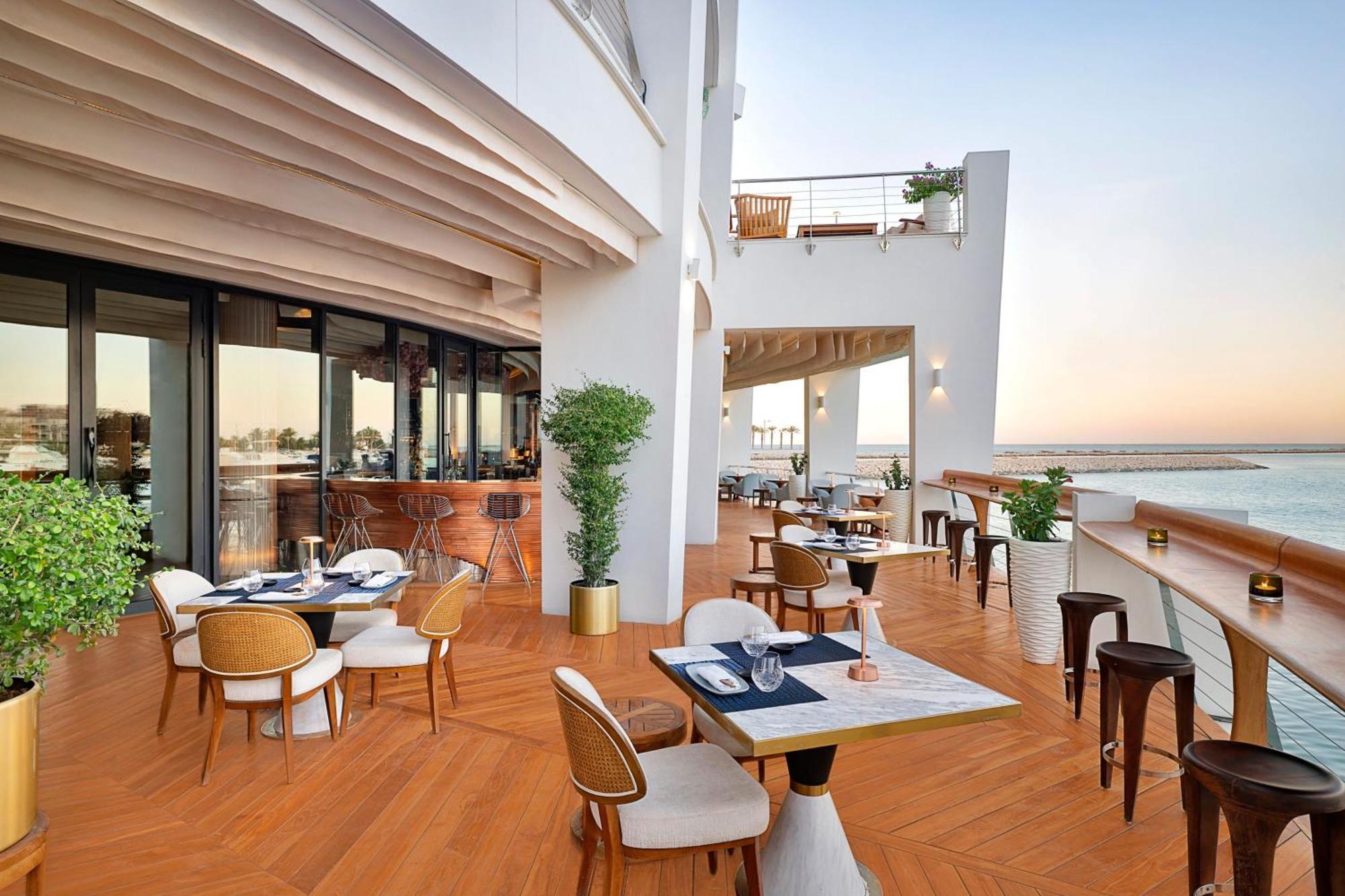 The Ritz-Carlton, Doha Hotel Exterior photo The Deck