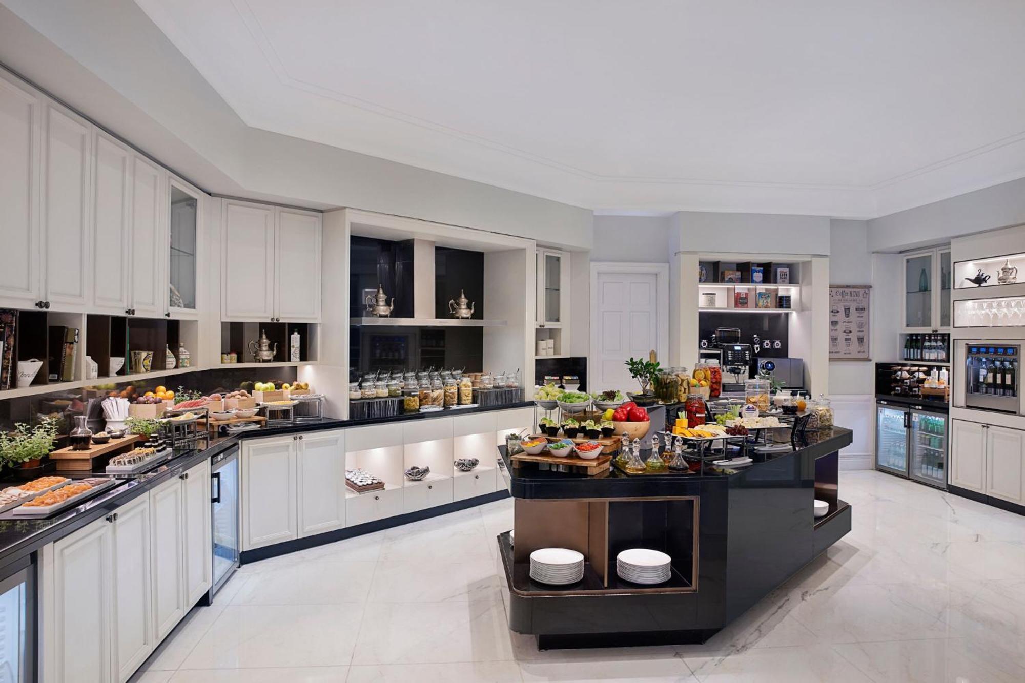 The Ritz-Carlton, Doha Hotel Exterior photo The kitchen at the Ritz-Carlton, Dubai