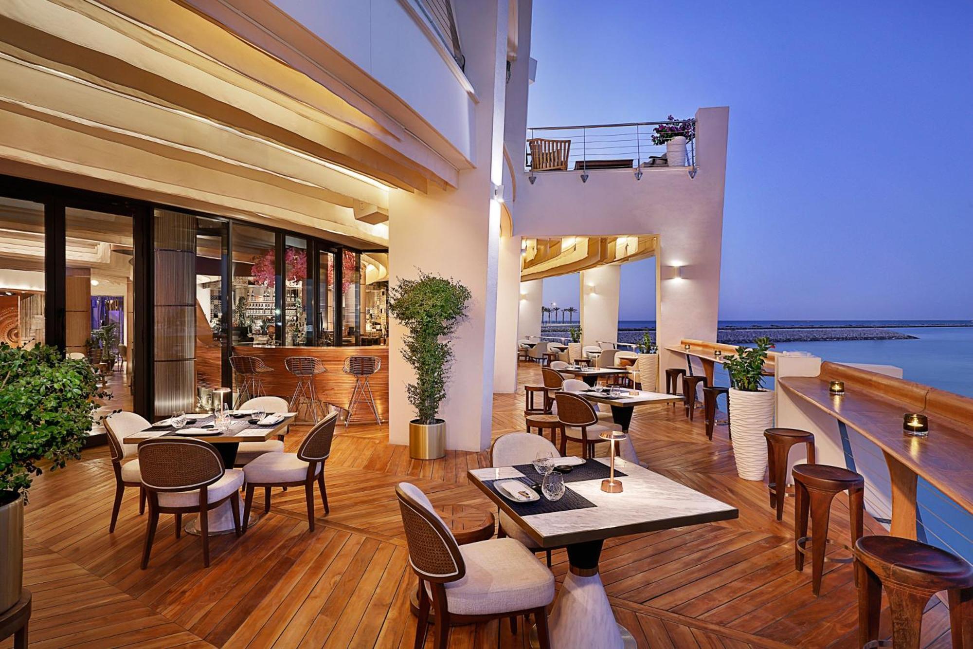 The Ritz-Carlton, Doha Hotel Exterior photo The Deck