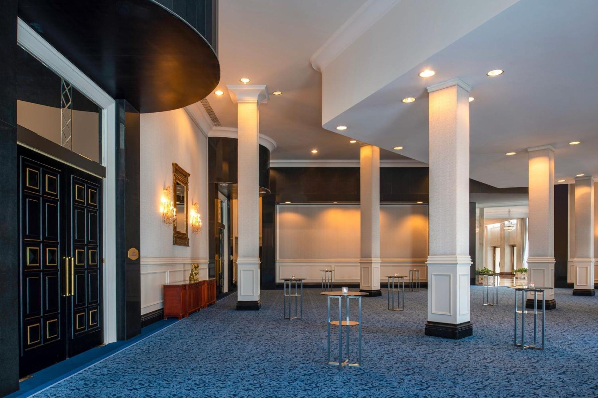 The Ritz-Carlton, Doha Hotel Exterior photo The foyer of the Berlinale Palast